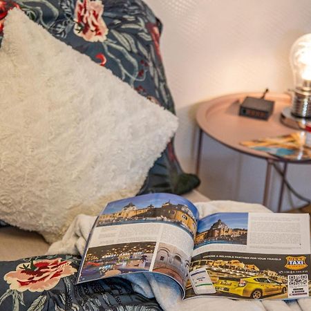 Mops Bob Apartment Будапеща Екстериор снимка