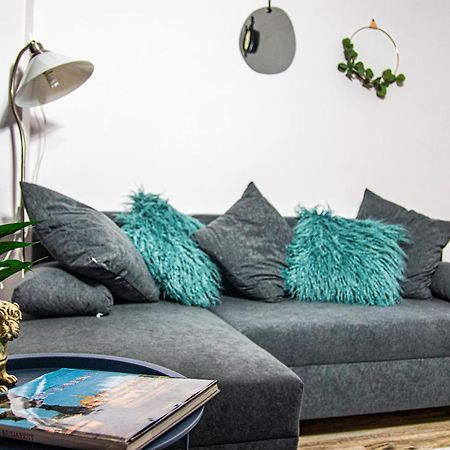 Mops Bob Apartment Будапеща Екстериор снимка
