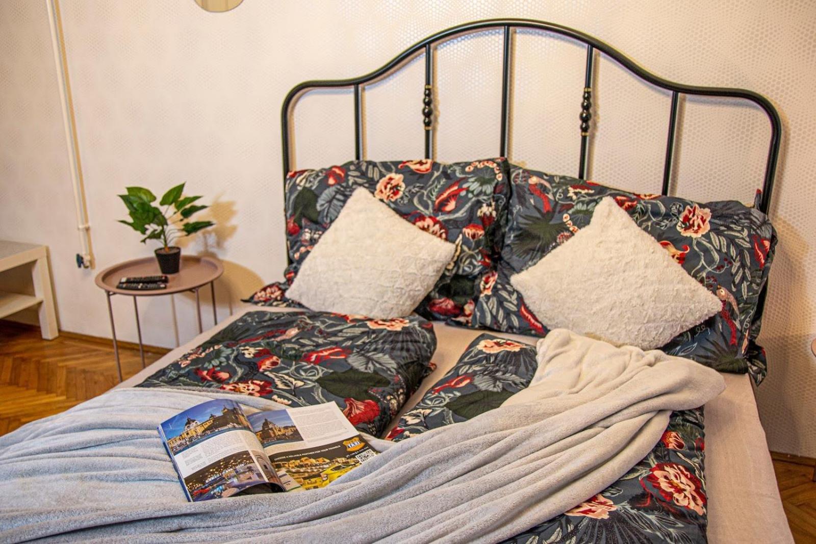 Mops Bob Apartment Будапеща Екстериор снимка